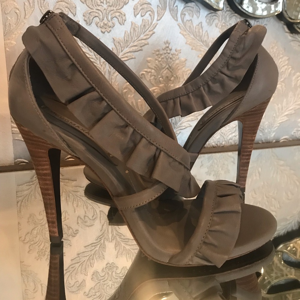 Bcbg heel
